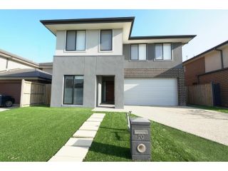 Luxury 9 BRM house in Melbourne Guest house, Laverton - 1