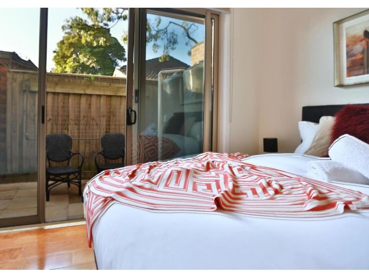 Luxury and Thoughtful Townhouse in Box Hill Guest house, Box Hill - imaginea 6