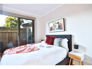 Luxury and Thoughtful Townhouse in Box Hill Guest house, Box Hill - 5