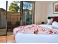 Luxury and Thoughtful Townhouse in Box Hill Guest house, Box Hill - thumb 6