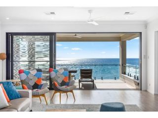 Luxury Beach Front Getaway - 180Âº Views, Sleeps 8 Guest house, Christies Beach - 3