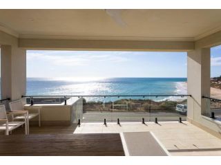 Luxury Beach Front Getaway - 180Âº Views, Sleeps 8 Guest house, Christies Beach - 4