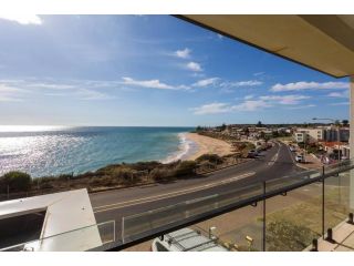 Luxury Beach Front Getaway - 180Âº Views, Sleeps 8 Guest house, Christies Beach - 1