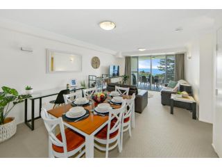 Luxury Beachfront Apartment with Spectacular Views Apartment, Bargara - 4