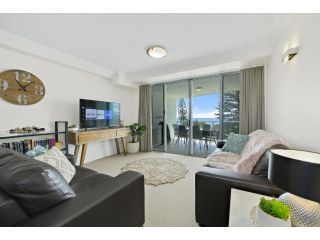 Luxury Beachfront Apartment with Spectacular Views Apartment, Bargara - 1