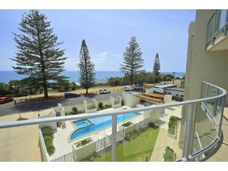 Luxury Beachfront Apartment with Spectacular Views Apartment, Bargara - 2