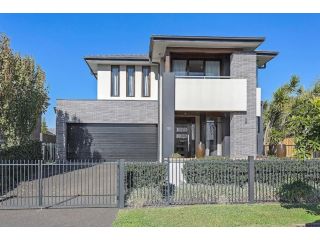 Luxury Brand New Home Guest house, Shellharbour - 2
