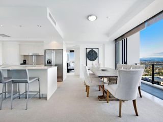 Luxury Broadbeach Penthouse with Private Rooftop Spa Sierra Grand Apartment, Gold Coast - 1