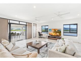 Belle Escapes - Luxury Cairns Penthouse with Ocean Views 