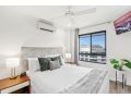 Belle Escapes - Luxury Cairns Penthouse with Ocean Views "903" Apartment, Cairns - thumb 13