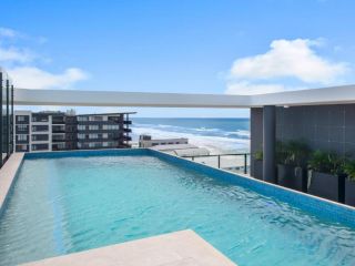 Luxury Central Palm Beach Apartment with Rooftop Pool Apartment, Gold Coast - 5