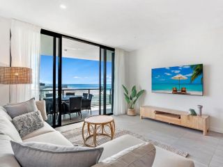Luxury Central Palm Beach Apartment with Rooftop Pool Apartment, Gold Coast - 3