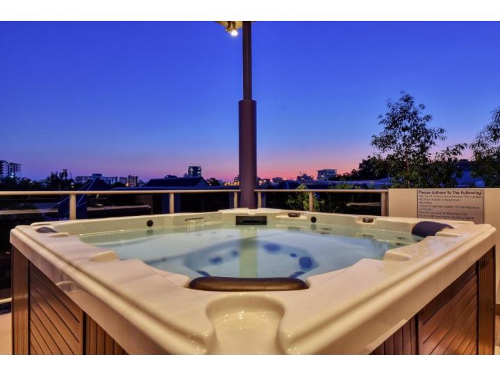 Luxury Darwin City Lights Jacuzzi Central Location Large House New Furnishings Guest house, Darwin - imaginea 1