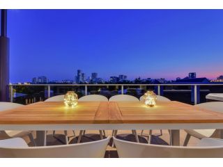 Luxury Darwin City Lights Jacuzzi Central Location Large House New Furnishings Guest house, Darwin - 2
