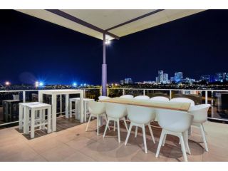 Luxury Darwin City Lights Jacuzzi Central Location Large House New Furnishings Guest house, Darwin - 4