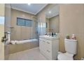 Luxury Darwin City Lights Jacuzzi Central Location Large House New Furnishings Guest house, Darwin - thumb 18