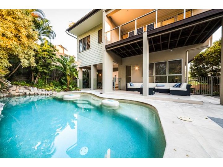 Luxury Family Home, Sunset Views - Heated Pool Guest house, Noosa Heads - imaginea 5