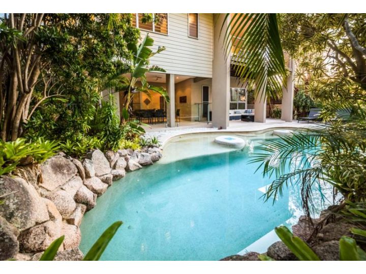 Luxury Family Home, Sunset Views - Heated Pool Guest house, Noosa Heads - imaginea 9