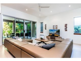 Luxury Family Home, Sunset Views - Heated Pool Guest house, Noosa Heads - 1