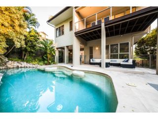 Luxury Family Home, Sunset Views - Heated Pool Guest house, Noosa Heads - 5