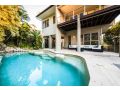Luxury Family Home, Sunset Views - Heated Pool Guest house, Noosa Heads - thumb 5
