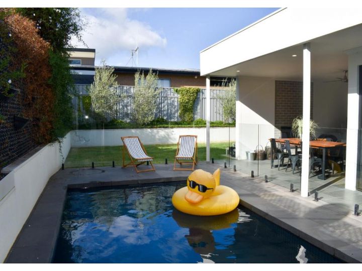 Luxury family home with pool 3 minutes from CBD Apartment, Victoria - imaginea 12