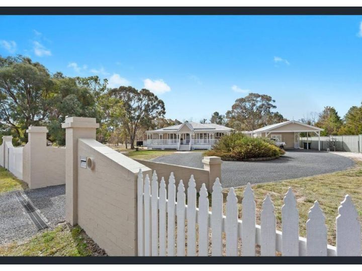 LUXURY FULLY RENOVATED White Haven Estate Guest house, Stanthorpe - imaginea 1