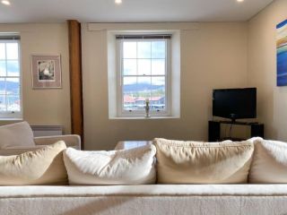 Luxury Hobart Waterfront Apartment with views! Apartment, Hobart - 1