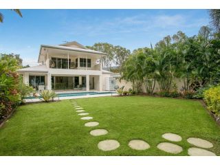 Belle Escapes - Luxury Beachfront Living Guest house, Queensland - 1