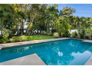 Belle Escapes - Luxury Beachfront Living Guest house, Queensland - 2
