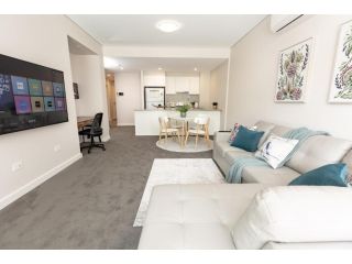Luxury Modern 2BR Apartment with Fast WIFI and Balcony Apartment, Bankstown - 1