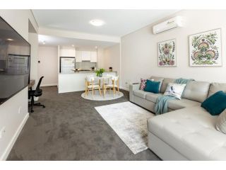 Luxury Modern 2BR Apartment with Fast WIFI and Balcony Apartment, Bankstown - 2