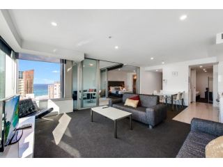 Iconic Q Resort Ocean View Apartment, Gold Coast - 5