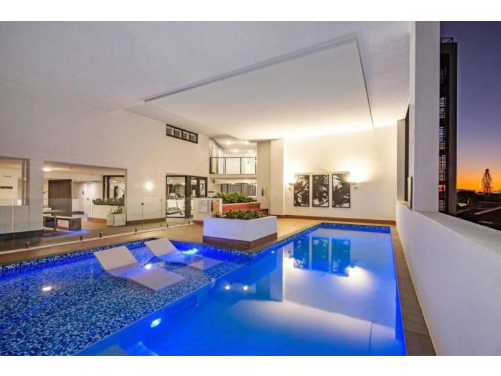 Resort Style 3 Bed 2 Bath, 200m from Beach Apartment, Buddina - imaginea 2