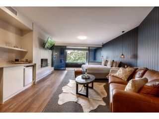 Luxury Spa Retreat with Ocean and Hinterland Views Apartment, Montville - 4