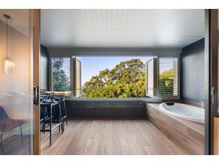 Luxury Spa Retreat with Ocean and Hinterland Views Apartment, Montville - 1