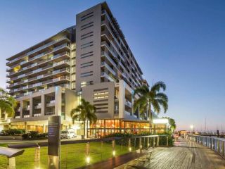 Privately owned Hotel Room by Cairns Marina 222 Apartment, Cairns - 1