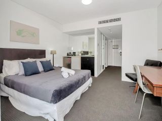 Privately owned Hotel Room by Cairns Marina 222 Apartment, Cairns - 2