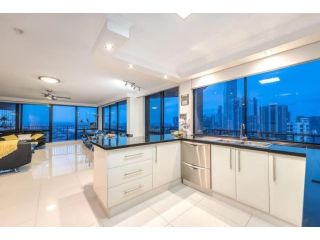 ABSOLUTE Riverfront 2br apt, Views from every room Apartment, Gold Coast - 3