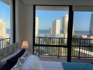 ABSOLUTE Riverfront 2br apt, Views from every room Apartment, Gold Coast - 5