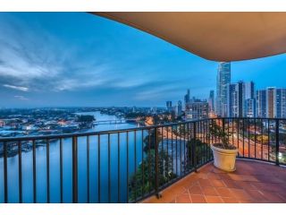 ABSOLUTE Riverfront 2br apt, Views from every room Apartment, Gold Coast - 1