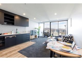 Top Floor with Lake View New Apt 2bds 1csp Heart of CBR and Casino Enjoy Welcome Gift Apartment, Canberra - 1