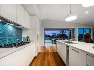 Luxury Tropical Haven - Pacific Avenue, Sunshine Beach Guest house, Sunshine Beach - 4