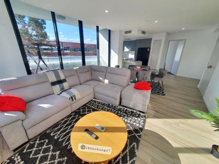 Luxury Villa - Sleeps 6, Premium memory foam beds, heated pools, sauna and gym Apartment, Sydney - imaginea 1