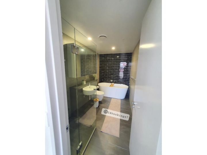 Luxury Villa - Sleeps 6, Premium memory foam beds, heated pools, sauna and gym Apartment, Sydney - imaginea 11