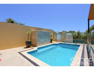 LUXURY VILLA W POOL & SPAS Guest house, Coogee - 3