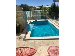 LUXURY VILLA W POOL & SPAS Guest house, Coogee - 4