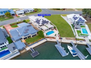 Luxury Waterfront Family Entertainer on Dolphin Guest house, Bongaree - 4