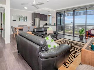 Luxury waterfront sea view apartment Apartment, Cairns - 3