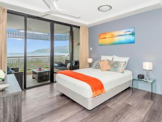 Luxury waterfront sea view apartment Apartment, Cairns - 5